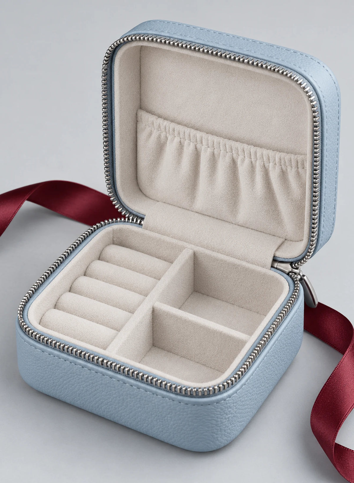 Mini Jewellery Case, jewellery case in Glacier blue, Pearl white, Silver, product view on a light studio background